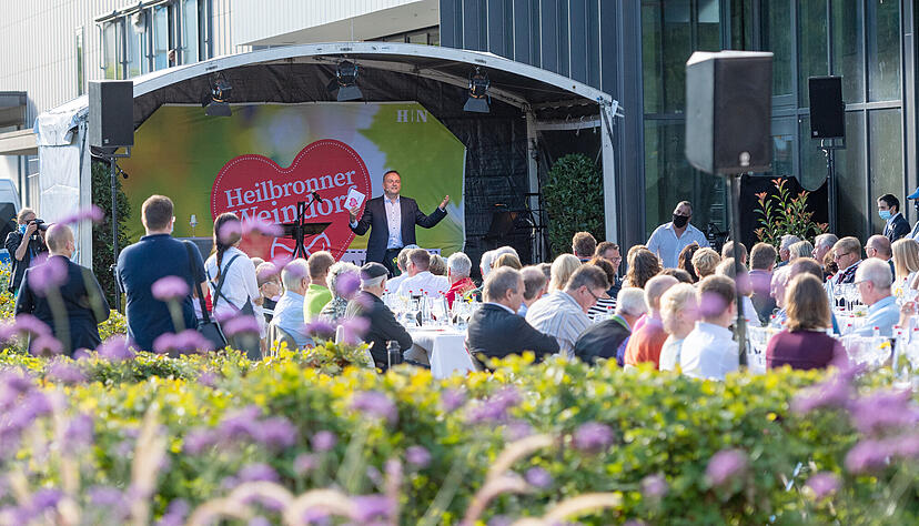 112 geladene Gäste waren zur Eröffnung der Weindorf-Auslese am neuen Parkhotel gekommen. Journalist Holger Gayer aus Lauffen interviewte auf der Bühne einige prominente Branchenvertreter.