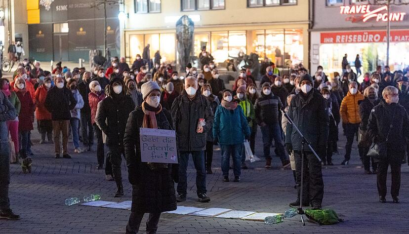 Unverständnis für "Spaziergänge": Zur Heilbronner Kundgebung hatten unter anderem SPD, Grüne und Gewerkschaften aufgerufen. Foto: Mario Berger
