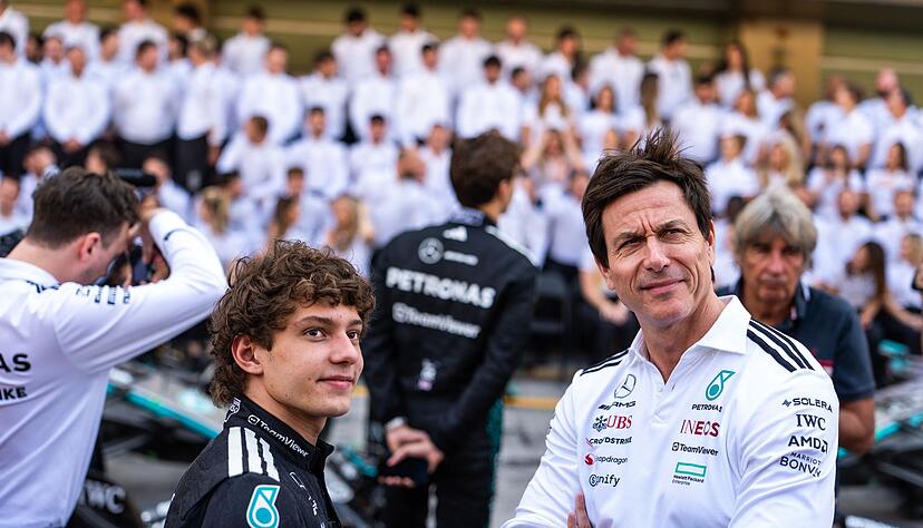 Der Rennfahrer (l) und sein F&ouml;rderer. (Archivbild)