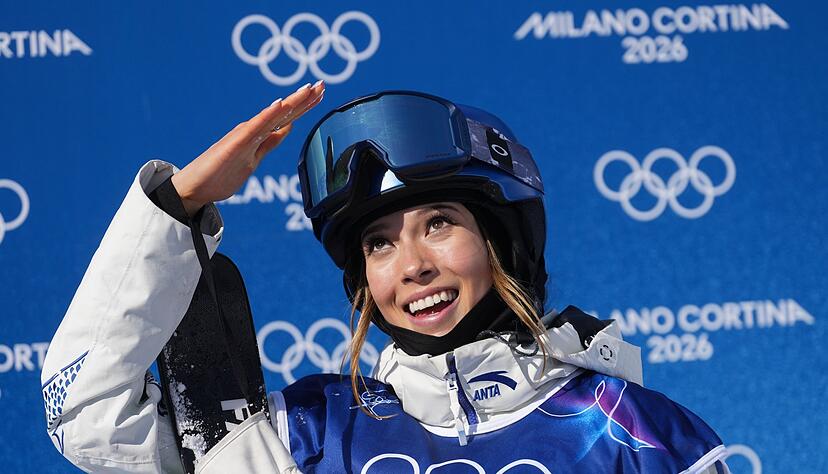 Freestyle-Superstar Eileen Gu gewinnt Gold in der Halfpipe.