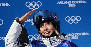 Freestyle-Superstar Eileen Gu gewinnt Gold in der Halfpipe.