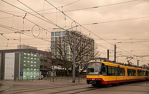 Saharastaub aus Nordafrika verdunkelt und verf&auml;rbt den Himmel &uuml;ber dem Parkhotel in Heilbronn. Bis Freitag h&auml;lt er sich in der Region.
Foto: Andreas Veigel