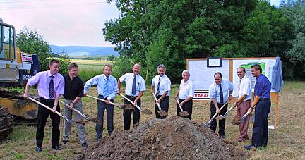 Spatenstich f&uuml;r Langwiesen III im Juli 2001. Das interkommunale Industriegebiet im Zaberg&auml;u w&auml;chst, neue Arbeitspl&auml;tze entstehen.
Foto: Archiv/Fy