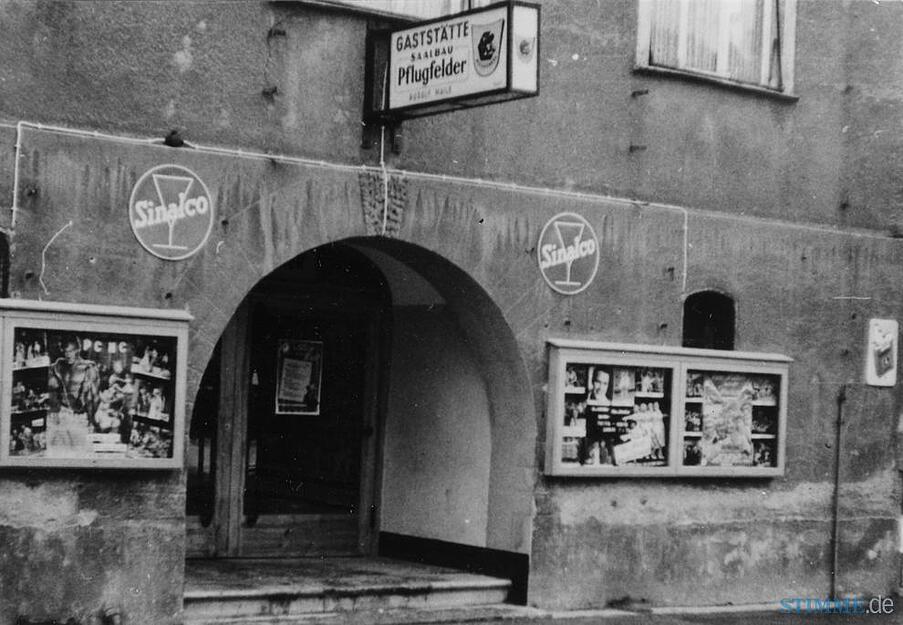 Mit dem amerikanischen Film "Madame Curie" eröffnet Hertha Segebarth am 26.07.1946 die Saalbau-Lichtspiele im Neckargartacher Pflugfelder Saalbau.