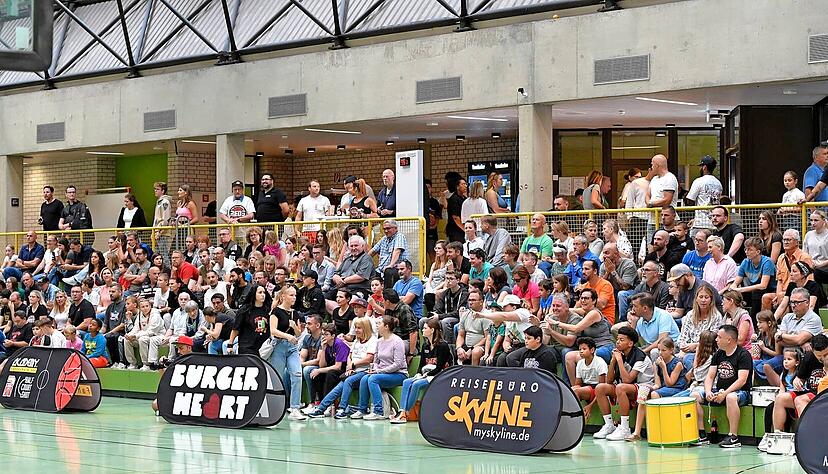 Ein Faustpfand, dessen man sich bei den TSG-Basketballern bewusst ist: Die Fan-Gemeinde, die die Atmosphäre in der Mörike-Sporthalle bei den Heimspielen an Sonntagen überregional bekannt gemacht hat, soll weiter ausgebaut werden.