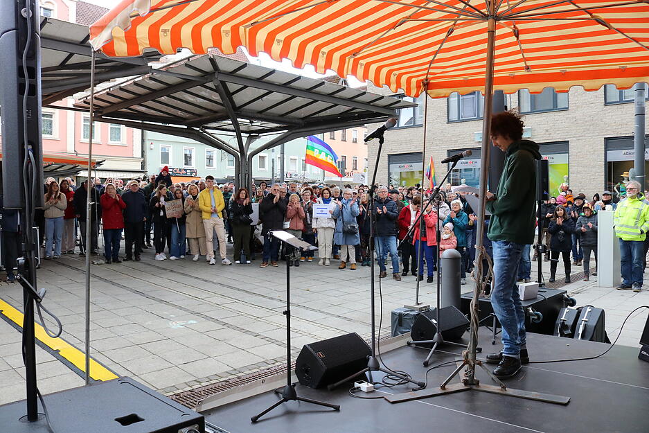 Demo mit 350 Menschen in K&uuml;nzelsau gegen die AfD