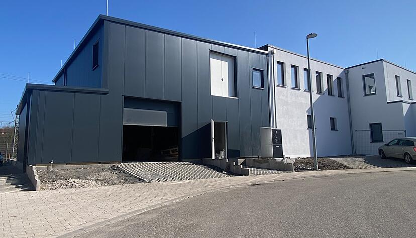 Hell und offen gestaltet: Mit dem Neubau in Bad Friedrichshall will das Bestattungshaus Himmelblau neue Wege im Umgang mit dem Thema Tod gehen.