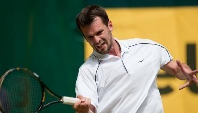 Petzschner lässt Viktor Troicki mit einer krachenden Vorhand keine Chance.