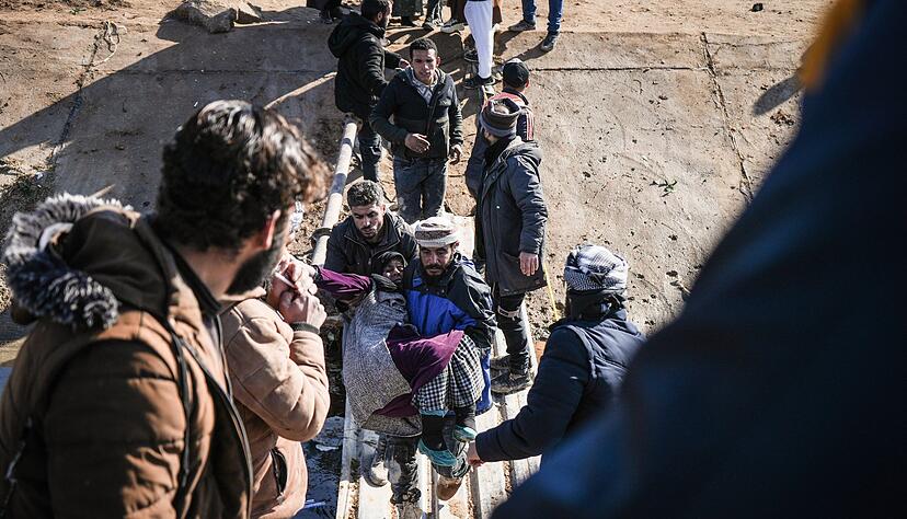 «Die neue Regierung steht weiter vor der Aufgabe, das Land zu einen und Sicherheit und
Schutz für alle Einwohnerinnen und Einwohner Syriens zu gewährleisten», führt die Bundesregierung in ihrer Antwort auf die Anfrage der Linksfraktion aus. (Archivfoto) «Die neue Regierung steht weiter vor der Aufgabe, das Land zu einen und Sicherheit und
Schutz für alle Einwohnerinnen und Einwohner Syriens zu gewährleisten», führt die Bundesregierung in ihrer Antwort auf die Anfrage der Linksfraktion aus. (Archivfoto)