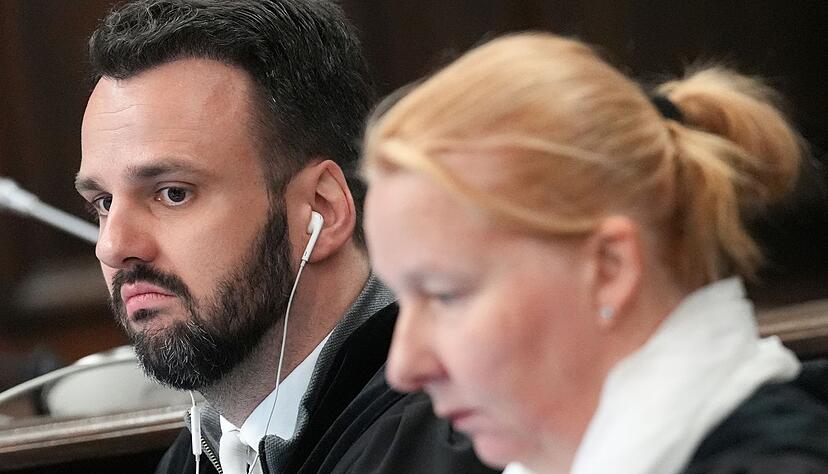 Die Staatsanwaltschaft ist von der Schuld der insgesamt sieben Angeklagten &uuml;berzeugt.