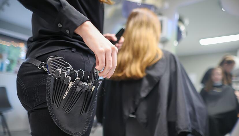 Die drei wichtigsten Versicherungen für Auszubildende sind die Kranken-, Berufsunfähigkeits- und Privathaftpflichtversicherung. Die drei wichtigsten Versicherungen für Auszubildende sind die Kranken-, Berufsunfähigkeits- und Privathaftpflichtversicherung.