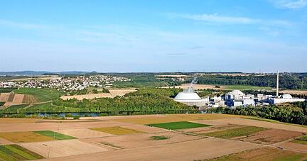 Das Atomkraftwerk in Neckarwestheim prägt nicht nur die 4000-Einwohner-Gemeinde, es ist fast so etwas wie ein Wahrzeichen der ganzen Gegend.
Foto: Ralf Seidel