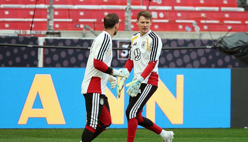 Alexander N&uuml;bel (rechts) darf gegen Ghana ran. Oliver Baumann fungiert f&uuml;r 90 Minuten als Nummer zwei im DFB-Trikot.