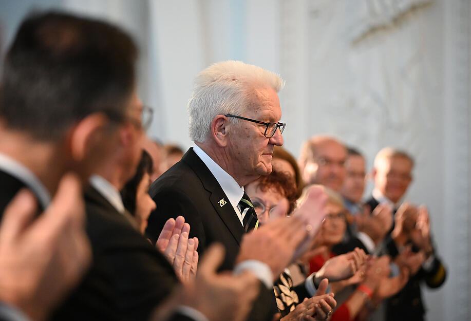 29.04.2026, Baden-W&uuml;rttemberg, Stuttgart: Ministerpr&auml;sident Winfried Kretschmann (B&uuml;ndnis 90/Die Gr&uuml;nen) nimmt am Festakt zu seiner Verabschiedung im Neuen Schloss teil. Die Amtszeit von Ministerpr&auml;sident Winfried Kretschmann ist fast zu Ende. Er wird im Neuen Schloss in Stuttgart feierlich verabschiedet. Er wird im Neuen Schloss in Stuttgart feierlich verabschiedet. Foto: Katharina Kausche/dpa +++ dpa-Bildfunk +++