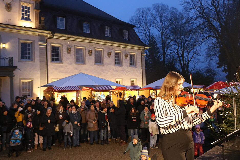 Ein Weihnachtsmarkt, der mit feinem Ambiente und vielfältigem Genussangebot begeistert. Ein Weihnachtsmarkt, der mit feinem Ambiente und vielfältigem Genussangebot begeistert.