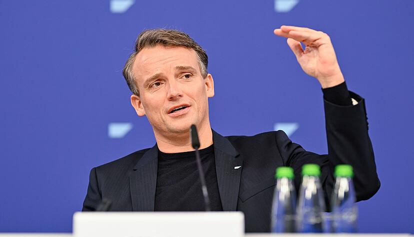 SAP-Chef Christian Klein: Die Messlatte höher legen. SAP-Chef Christian Klein: Die Messlatte höher legen.