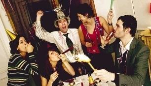 Wer Silvester nicht zuhause feiern möchte, der kann am Montag auf einige Partys gehen. Vor allem in Öhringen wird an dem Abend kräftig gefeiert.Foto: colourbox