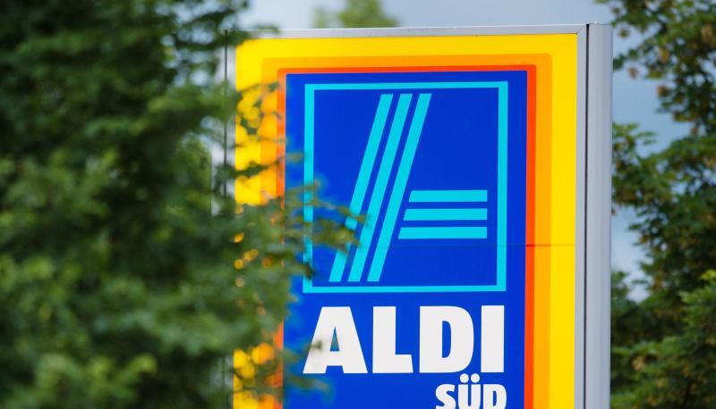 Das Logo von Aldi S&uuml;d ist an einer Filiale in M&uuml;nchen zu sehen.