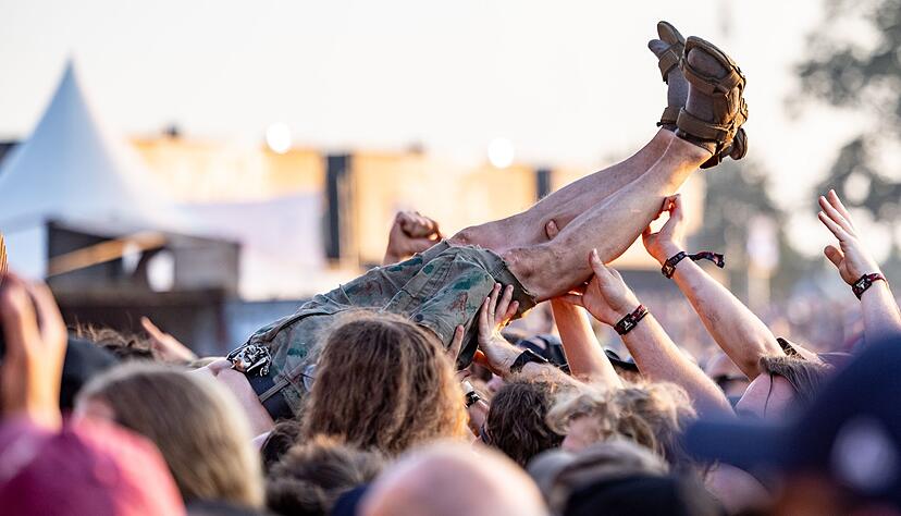 Ganz im Moment leben: Festival-Fans lieben es, dem Alltag f&uuml;r drei, vier Tage ganz fern zu sein.