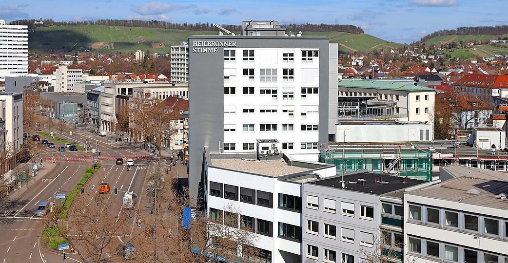 1957 wird das Verlagsgeb&auml;ude an der Heilbronner Allee um das Stimme-Hochhaus erweitert. Bis heute arbeitet hier die Mehrzahl der Stimme-Mitarbeiter.
Foto: Ralf Seidel