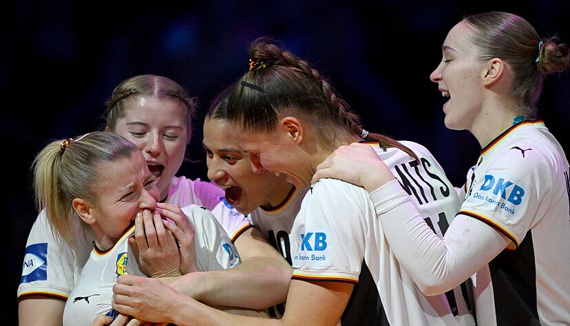 Größter Erfolg seit 1993: Handballerinnen gewinnen Silber. Größter Erfolg seit 1993: Handballerinnen gewinnen Silber.