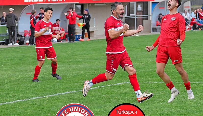 In der nächsten Saison jubeln in der Böckinger Erbe-Arena nicht nur Michele Varallo (Mitte) und der FC Union Heilbronn, sondern in einigen Begegnungen auch Mert Okar (rechts) mit Türkspor Neckarsulm.