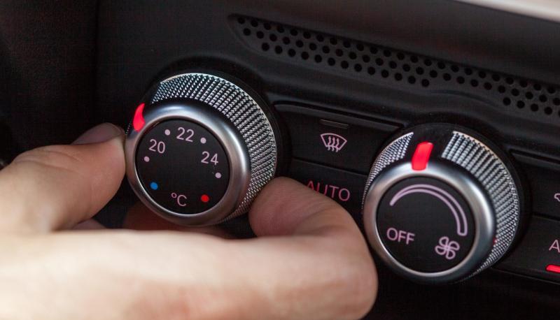 Nicht zu weit runterk&uuml;hlen: Beim Einstellen der Klimaanlage im Auto spielt der genaue Wert der Umgebungstemperatur eine Rolle.