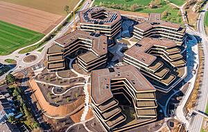 Digitalisierung, Wachstum und Fortschritt: Die im Mai 2021 er&ouml;ffnete Lidl-Deutschland-Zentrale in Bad Wimpfen ist bestens f&uuml;r die wirtschaftlichen Anforderungen der Zukunft gewappnet.
Fotos: HSt-Archiv