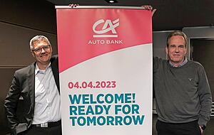 Am 4. April erl&auml;uterten die Niederlassungsleiter Bernd Glei&szlig;ner (links) und Karsten Borkowsky den Heilbronner Mitarbeitern die neue Strategie.
Fotos: CA Auto Bank