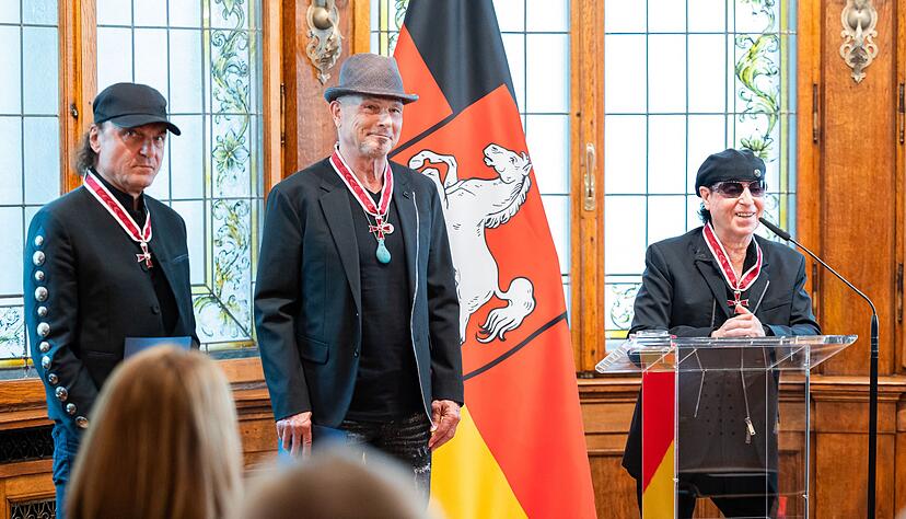 Vor zwei Jahren erhielten Matthias Jabs, Rudolf Schenker und Klaus Meine das Gro&szlig;e Verdienstkreuz des Nieders&auml;chsischen Verdienstordens. (Archivbild)