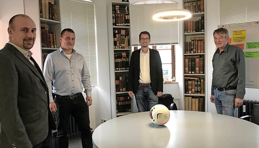 Dirk R&uuml;ger, Johannes Dirnberger, Johannes Smolka und Markus Autenrieth bringen ihre Sch&uuml;ler mit Sport zum Abitur.
Fotos: Yvonne Tscherwitschke