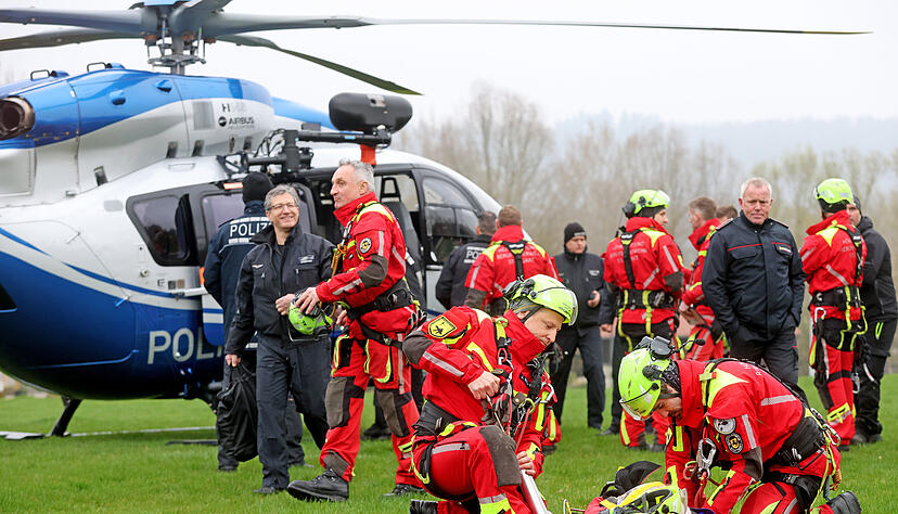 Die Höhenrettungsgruppe der Feuerwehr Stuttgart trainiert gemeinsam mit der Polizei im Erlebnispark Tripsdrill.