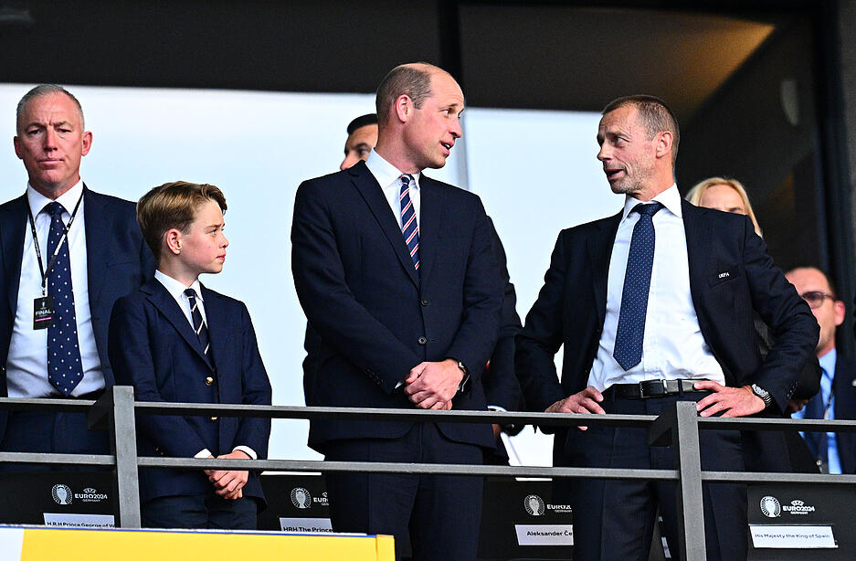 Auf der Tribüne gab es hohen Besuch. Prinz William war im Stadion. Auf der Tribüne gab es hohen Besuch. Prinz William war im Stadion.