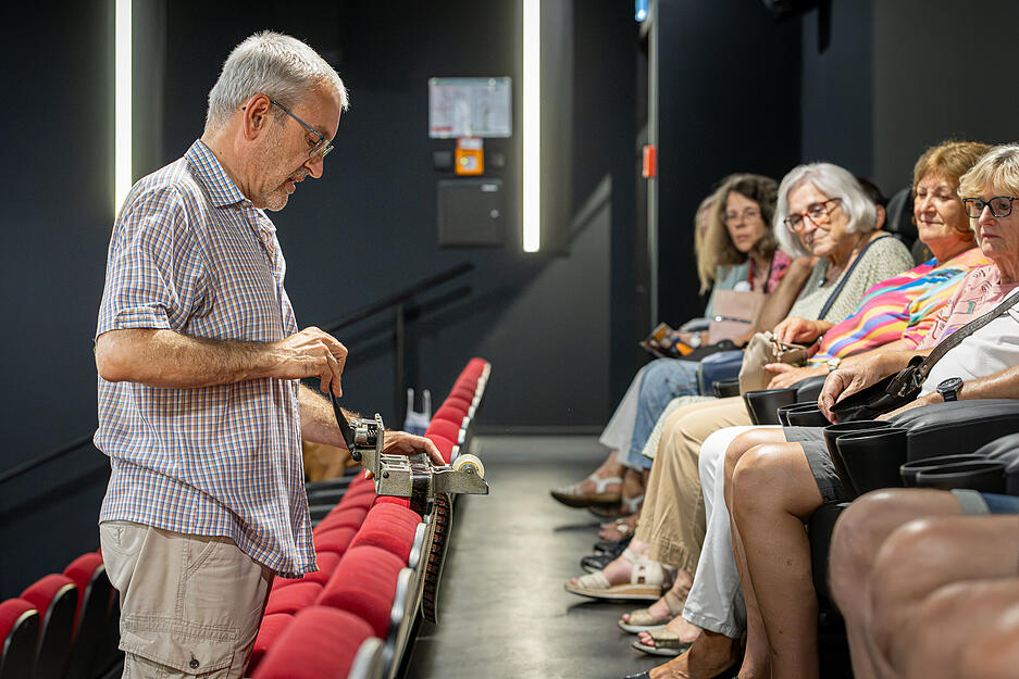 Gerd Hofmann führt mit Geschichten und Technik-Wissen durch die Welt des Kinos. Gerd Hofmann führt mit Geschichten und Technik-Wissen durch die Welt des Kinos.