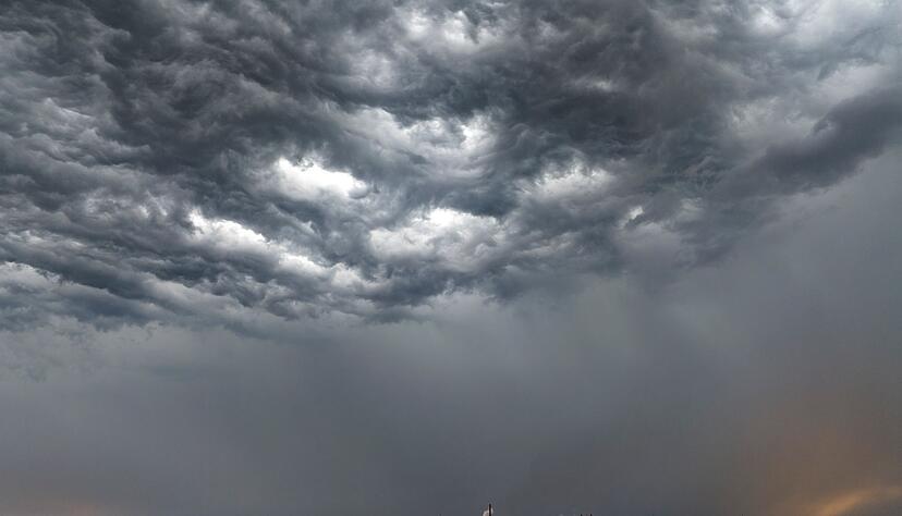 Im Westen sind heute Gewitter und Starkregen möglich. (Symbolbild) Im Westen sind heute Gewitter und Starkregen möglich. (Symbolbild)