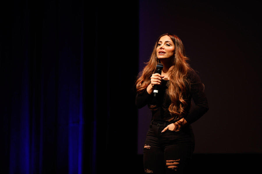 Enissa Amani Harmonie | 12.12. Enissa Amani Harmonie | 12.12.