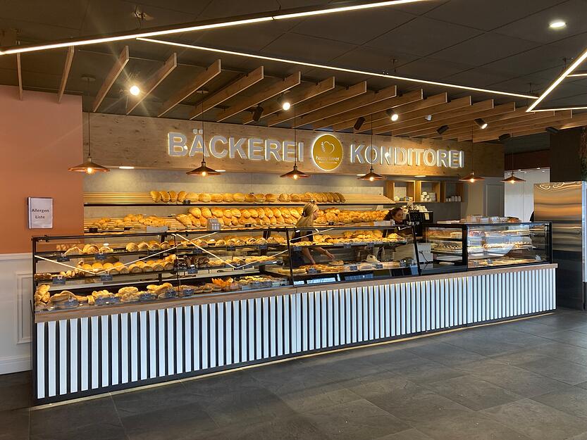 Für alle drei Filialen von "Happy Baker" sind mehr als 20 Mitarbeiter verantwortlich. Für alle drei Filialen von "Happy Baker" sind mehr als 20 Mitarbeiter verantwortlich.