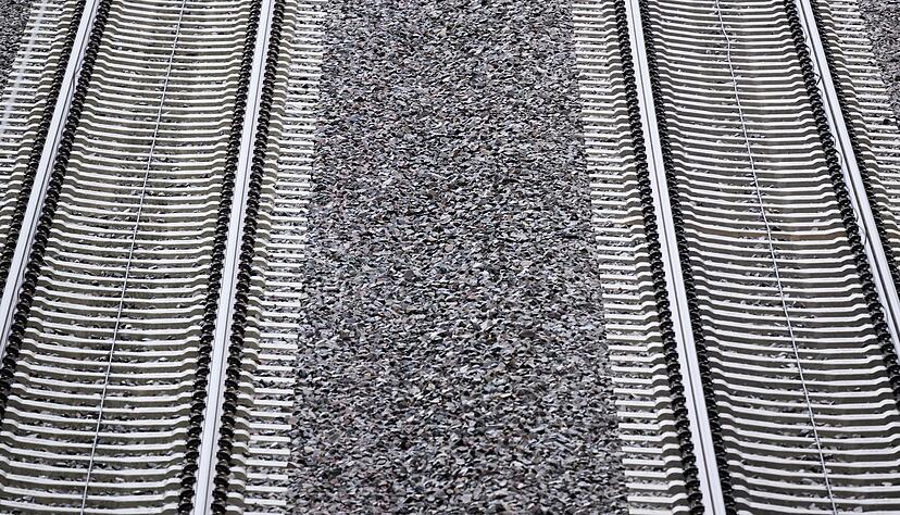 Es gebe mindestens zwei Verletzte, sagte ein Feuerwehrsprecher der Deutschen Presse-Agentur.