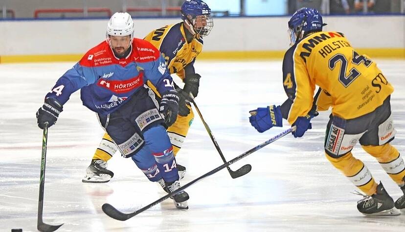 Niklas Jentsch (links) ist f&uuml;r seine Direktabnahmen aus dem Bullykreis gef&uuml;rchtet.