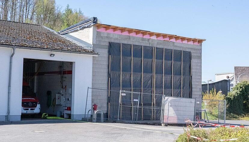 Das Feuerwehrger&auml;tehaus war mit 250.000 Euro Baukosten geplant.