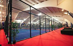 Blick in die Zukunft: So sieht ein Padel-Center in Hamburg aus, so &auml;hnlich wird es ab Anfang Juli auch in der Tennishalle in Heilbronn-Frankenbach aussehen. Das Sport-Start-Up Padelon mietet die Pl&auml;tze, baut ab Juni um.
Fotos: Padelon