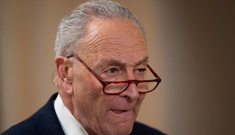 Der rangh&ouml;chste Demokrat im Senat hatte kurz vor der Abstimmung eingelenkt und den Widerstand gegen den Haushaltsentwurf aufgegeben.