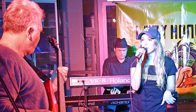 Neben Lokalmatador Michael Breitschopf (rechts) sind unter anderem auch die Lazy Monkeys beim Benefizkonzert mit von der Partie.
Fotos: privat Neben Lokalmatador Michael Breitschopf (rechts) sind unter anderem auch die Lazy Monkeys beim Benefizkonzert mit von der Partie.
Fotos: privat