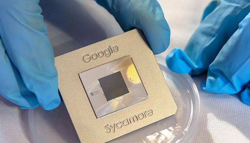 Preisträger John Martinis war an der Entwicklung des Google-Quantenprozessors «Sycamore» maßgeblich beteiligt. Preisträger John Martinis war an der Entwicklung des Google-Quantenprozessors «Sycamore» maßgeblich beteiligt.