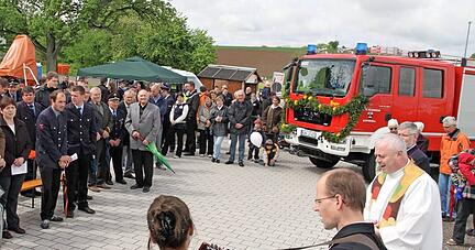 Geschenke − wie hier die Einweihung des damals neuen Löschgruppenfahrzeugs 10 im Jahr 2012 − gab es unlängst öfter. Doch alte Autos müssen weg.
Foto: Archiv/Färber