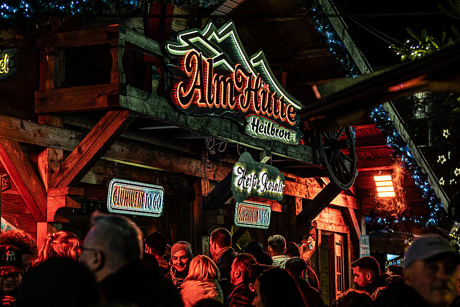 Die große Almhütte war auch am Samstag, 30. November, eine beliebte Anlaufstelle auf dem Heilbronner Käthchen-Weihnachtsmarkt.
