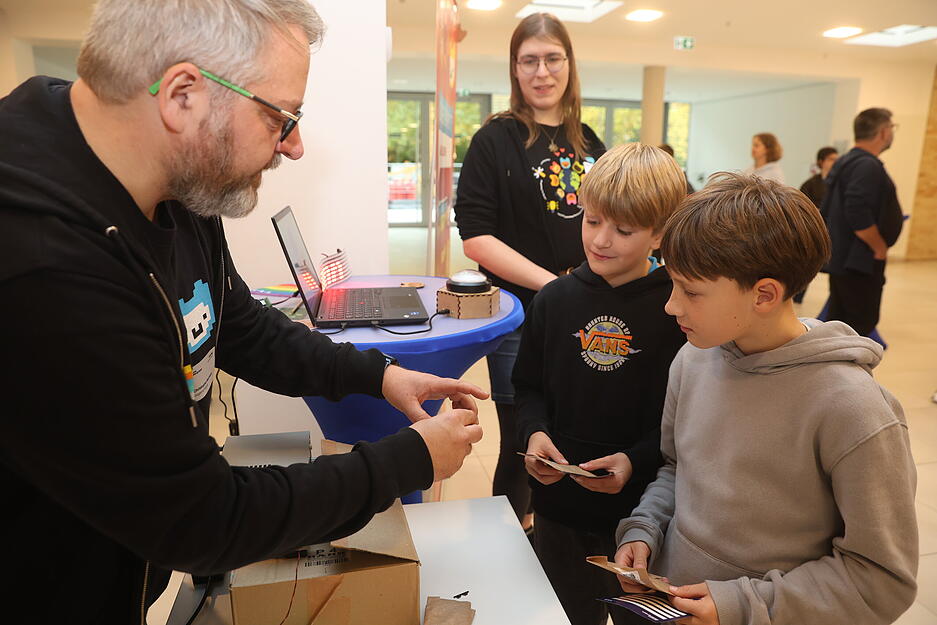 Mitmachen, verstehen, schützen – das Motto des Cyber-Security-Days begeistert Besucher aller Altersgruppen.