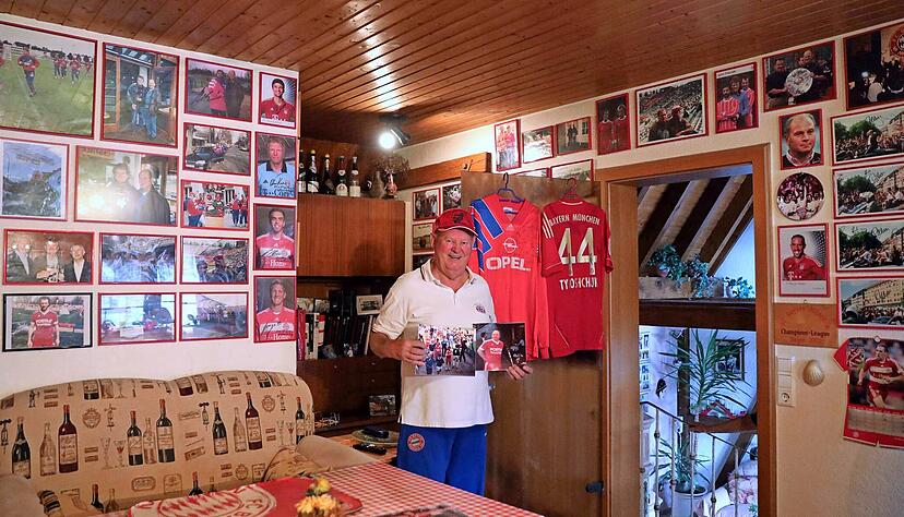 Arthur Grimm in seinem Bayern-Hobbyraum in Herbolzheim