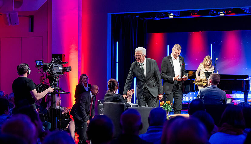 "Heilbronn live" unter der Pyramide der Kreissparkasse Heilbronn mit Ministerpr&auml;sident Winfried Kretschmann.