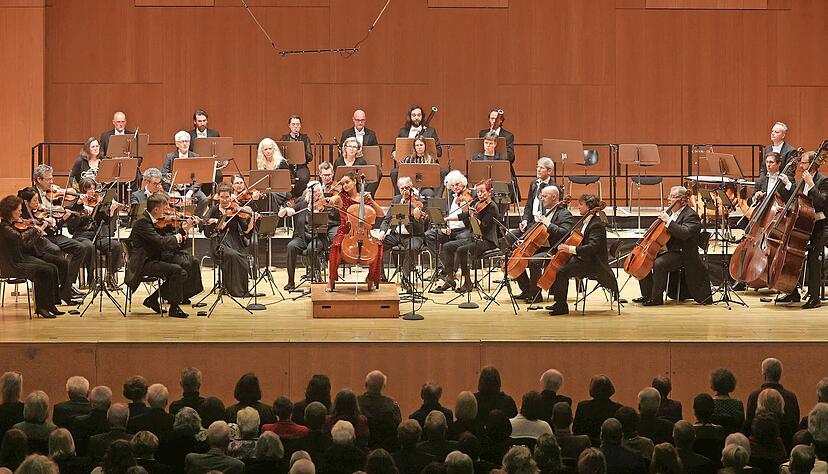 „Femmes“ titelt der Konzertabend mit Raphaela Gromes und dem Württembergischen Kammerorchester Heilbronn in der Harmonie. „Femmes“ titelt der Konzertabend mit Raphaela Gromes und dem Württembergischen Kammerorchester Heilbronn in der Harmonie.
